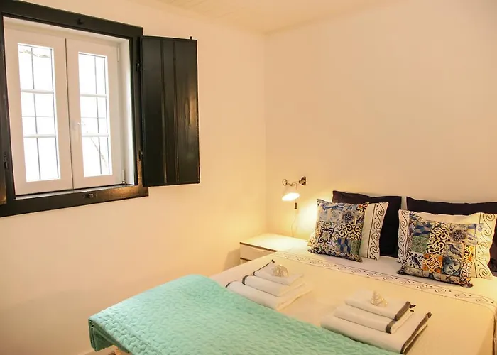 Marques Near Tejo River * Cruz Quebrada