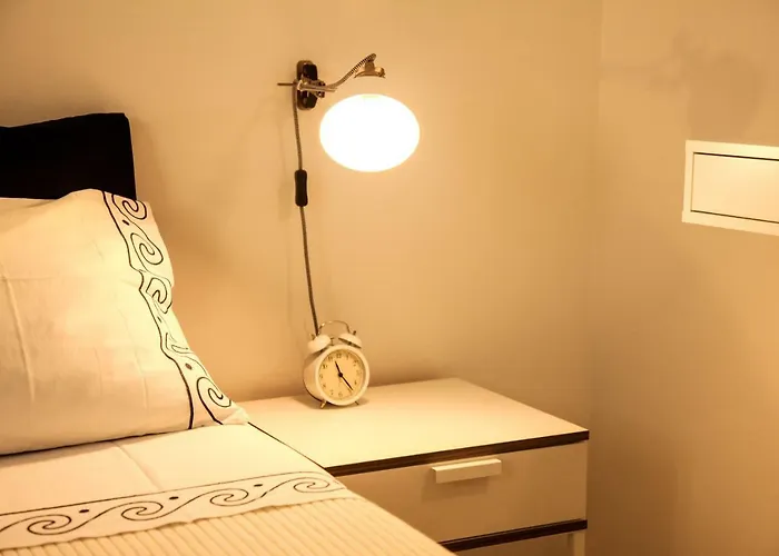 Marques Near Tejo River * Cruz Quebrada